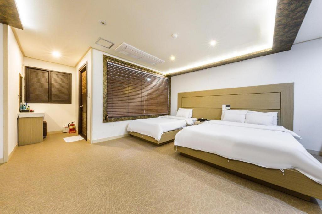 Hotel W Shinjeju Exteriör bild