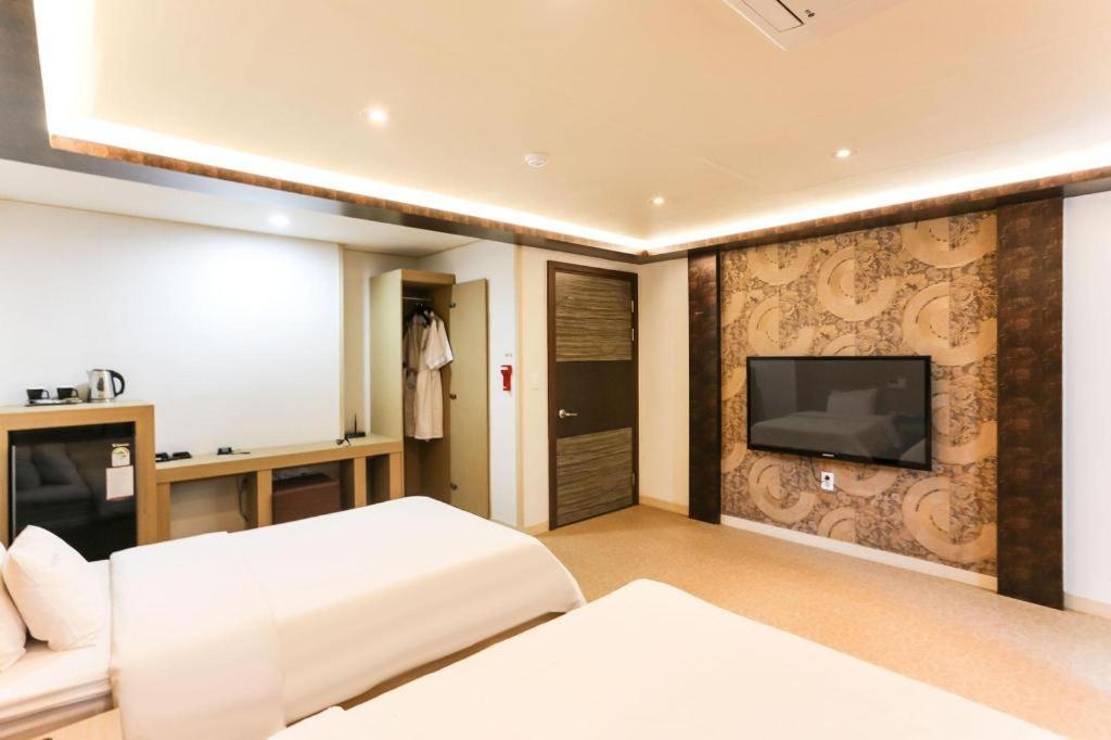 Hotel W Shinjeju Exteriör bild